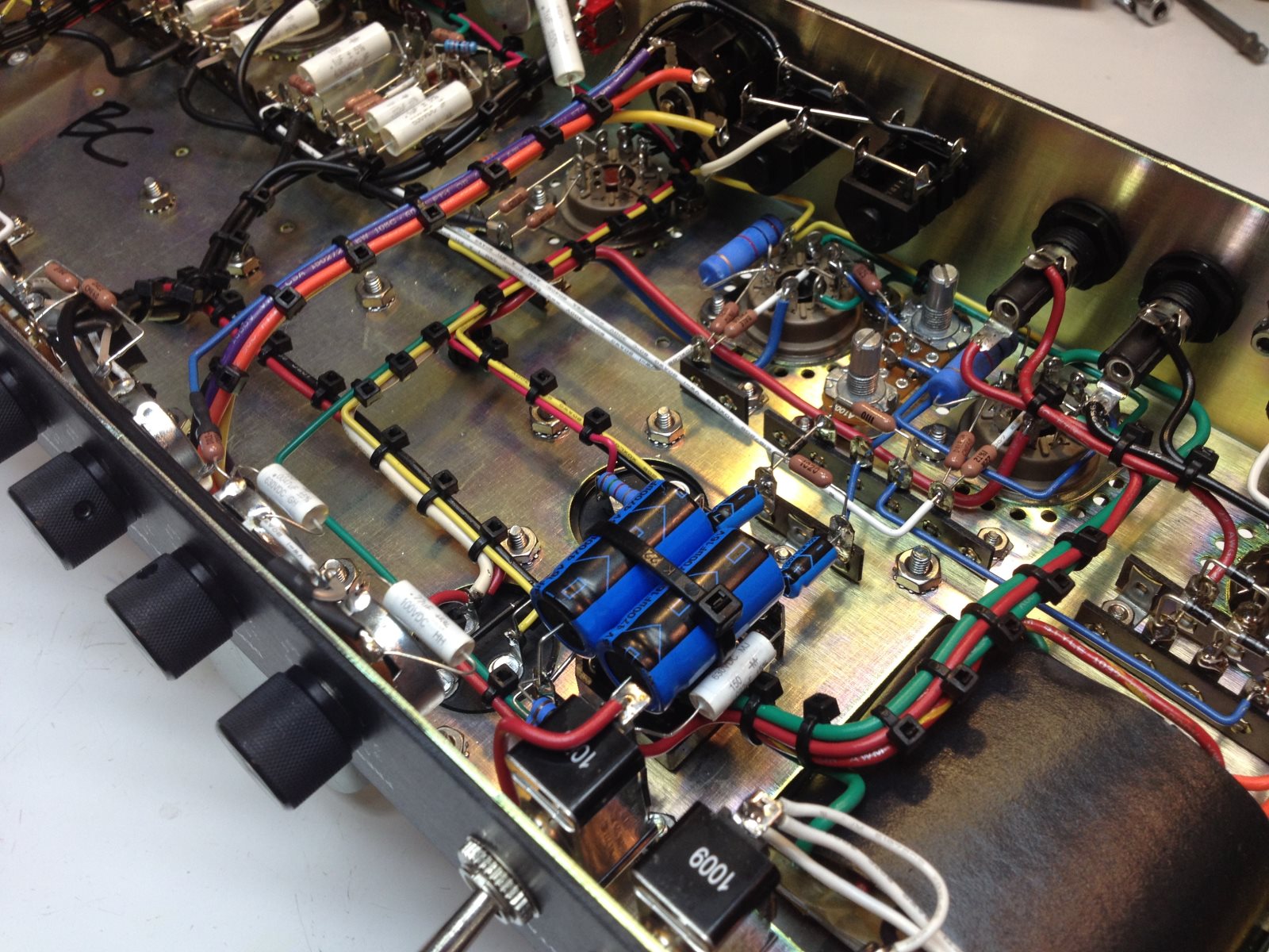 BC-Audio_Amplifier-No-10_guts2.jpg